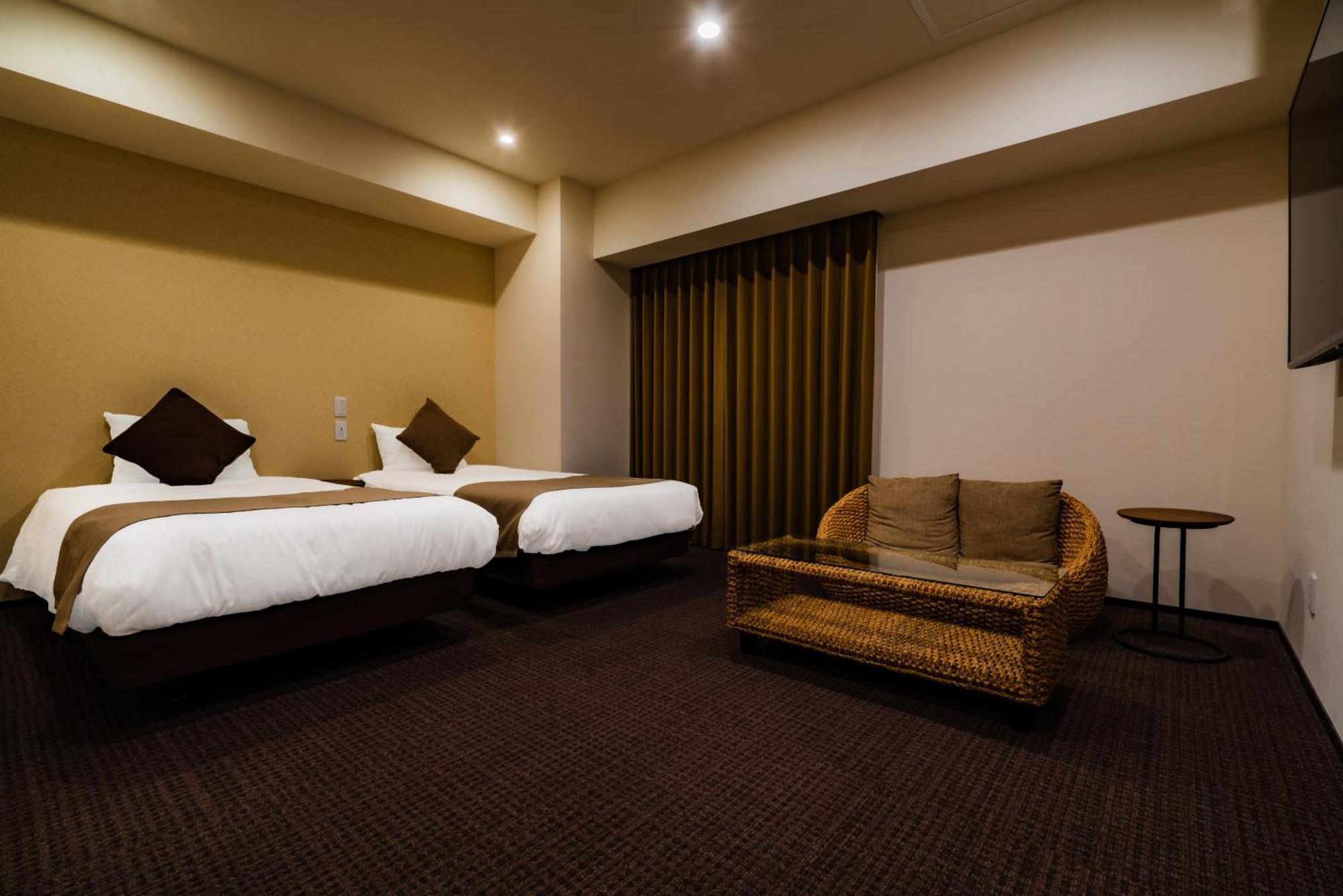 Randor Hotel Sapporo Suites Rum bild A room at the hotel