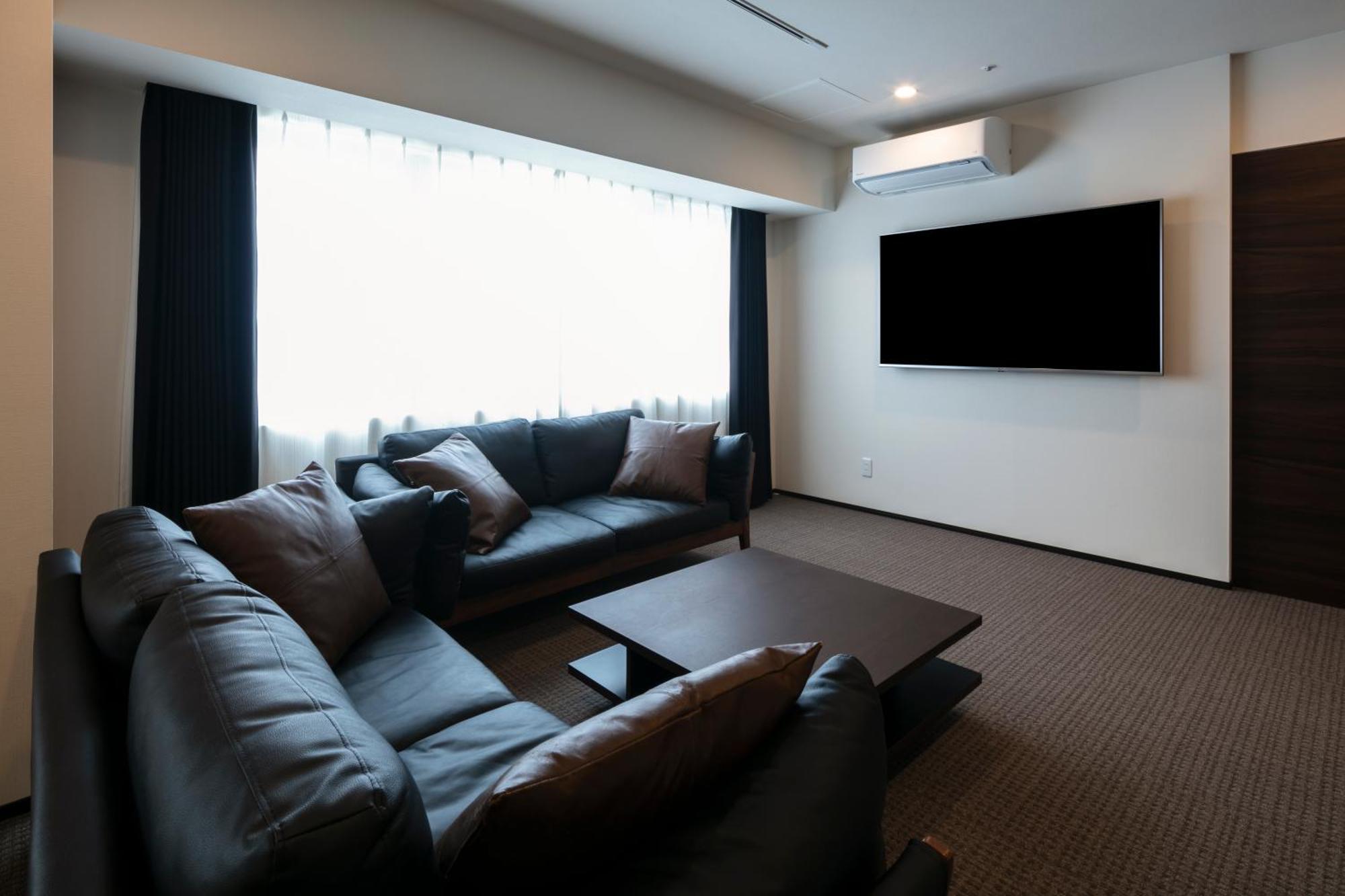 Randor Hotel Sapporo Suites Rum bild A living room in a Japanese apartment