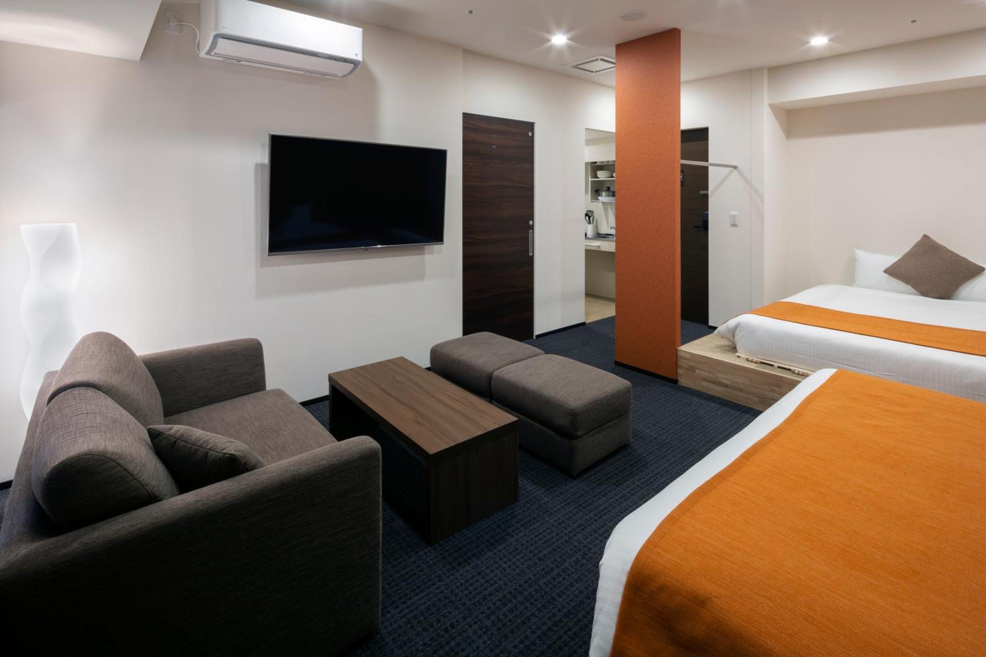 Randor Hotel Sapporo Suites Rum bild A room at the hotel