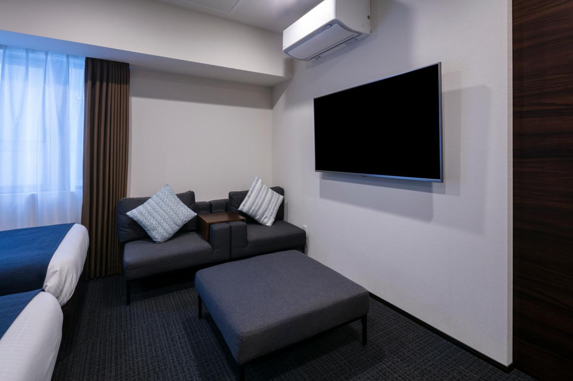Randor Hotel Sapporo Suites Rum bild A room at the hotel