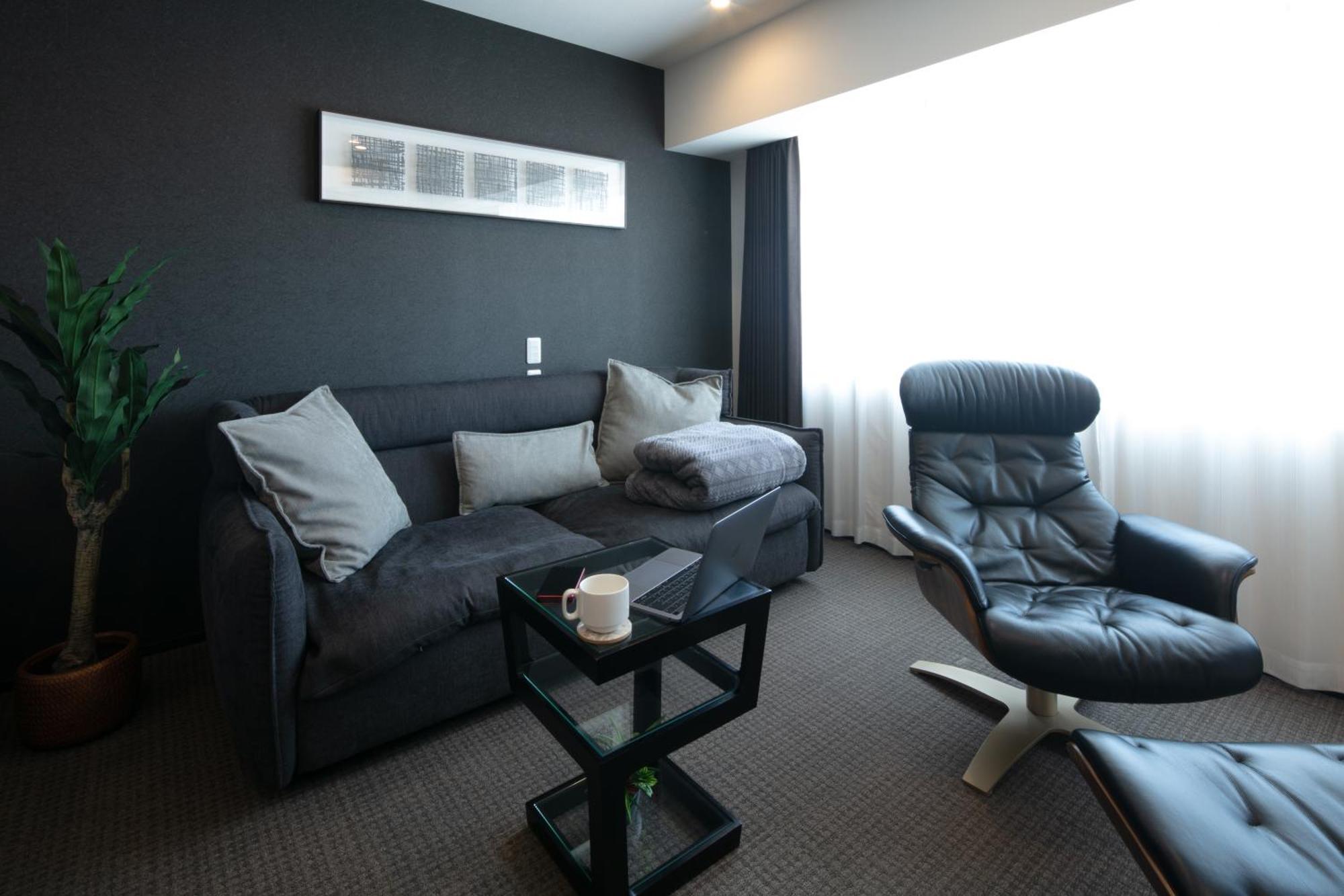 Randor Hotel Sapporo Suites Rum bild A typical hotel room in Japan